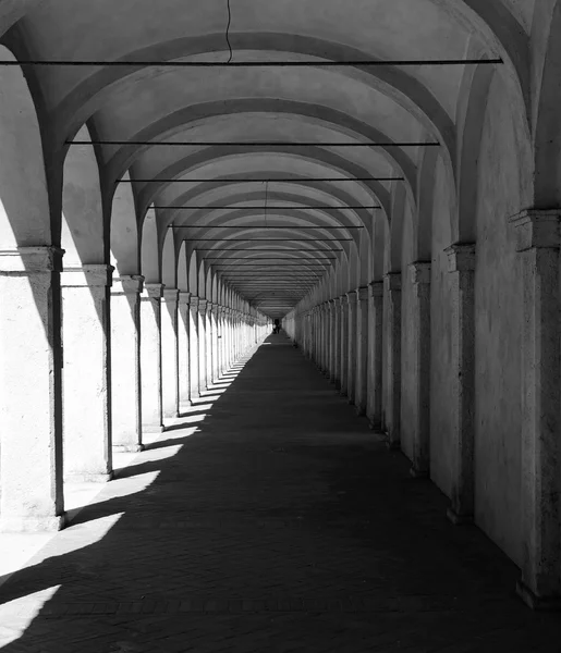 Comacchio, Italie : arcade de colonnade Images De Stock Libres De Droits