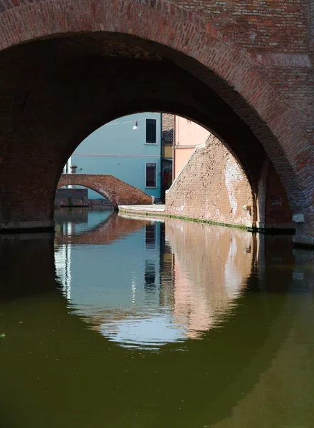 Détail sous un pont à Comacchio, Italie Images De Stock Libres De Droits