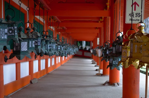 Externe corridor van het heiligdom van Kasuga Taisha — Stockfoto