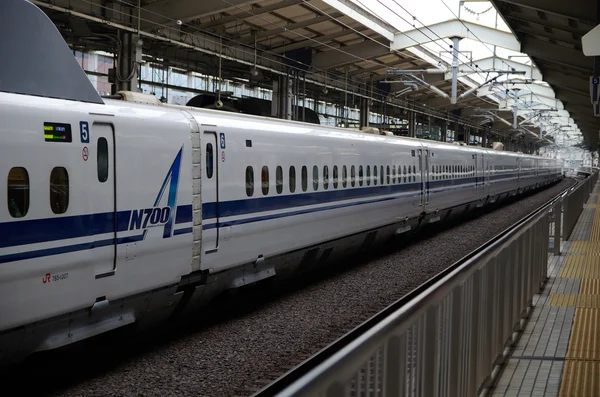 Shinkansen treno proiettile in stazione — Foto Stock