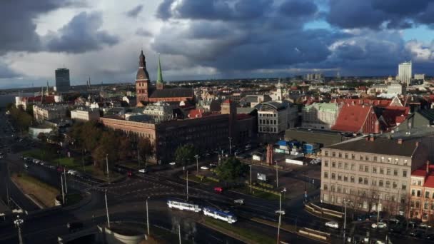 Légi Kilátás Szent Péter Templom Domes Katedrális Rigában Lettországban Naplementekor — Stock videók