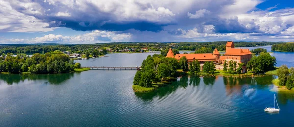 Galve Gölü Ndeki Ortaçağ Gotik Adası Kalesinde Trakai Nin Havadan — Stok fotoğraf