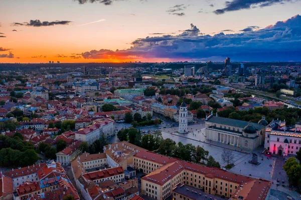 Hermoso Panorama Ciudad Vieja Vilna Atardecer Puesta Sol Mágica Sobre —  Fotos de Stock