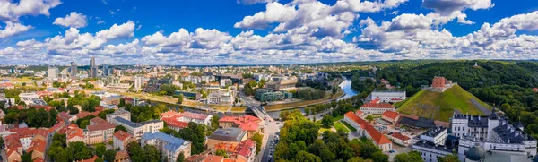 阳光航空维尔纽斯老城航景场景 从鸟瞰看维尔纽斯的红色屋顶 立陶宛首都维尔纽斯 — 图库照片