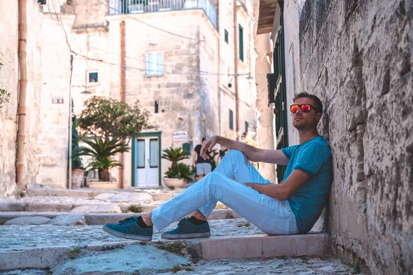 Joven Viajero Explorando Casco Antiguo Matera Provincia Matera Región Basilicata — Foto de Stock