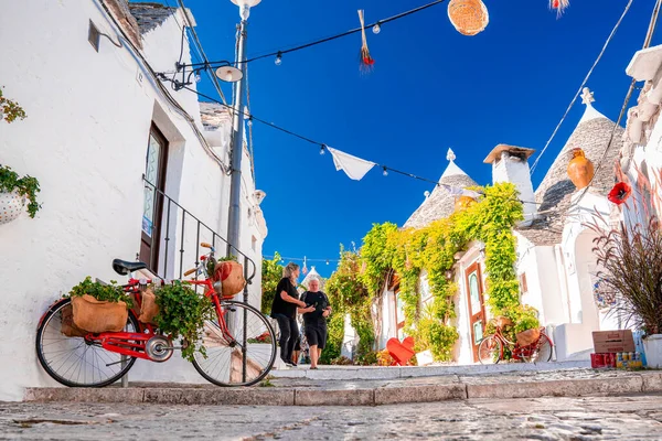 Bicicleta Clásica Aparcada Centro Del Casco Antiguo Rodeada Flores Traición — Foto de Stock