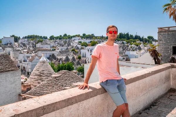 Young Man Sitting Trulli Houses Arbelobello Province Bari Region Puglia — Stock Photo, Image