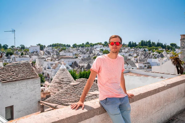 Young Man Sitting Trulli Houses Arbelobello Province Bari Region Puglia — Stock Photo, Image