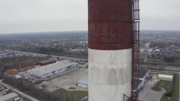 Riga Lotyšsko Října2020 Skupina Neznámých Lidí Stojící Vrcholu Obrovského Věžového — Stock video