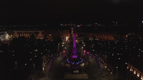 Ryga Łotwa Listopada 2020 Pomnik Wolności Nocy Rydze Łotwa Podczas — Wideo stockowe