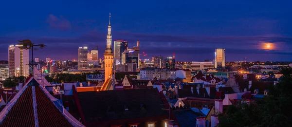 Abends Malerisches Sommerpanorama Der Altstadtarchitektur Tallinn Estland — Stockfoto