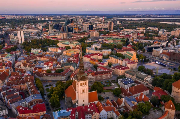 Úžasný Letecký Snímek Starého Města Tallinnu Estonsku Při Západu Slunce — Stock fotografie