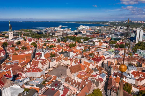 Удивительный Воздушный Беспилотный Снимок Старого Города Таллинна Эстония Закате Красивая — стоковое фото