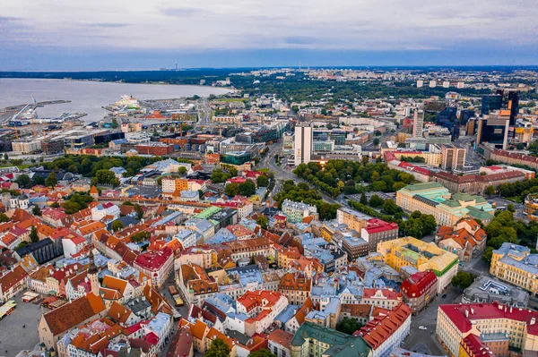 Sen Eftermiddag Solnedgång Med Utsikt Över Tallinns Medeltida Muromgärdade Stad — Stockfoto