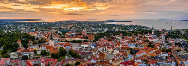 Pozdě Odpoledne Západ Slunce Letecký Pohled Výhledem Středověké Město Tallinn — Stock fotografie