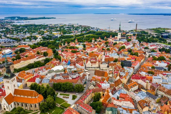 Increíble Disparo Aéreo Drones Del Casco Antiguo Tallin Estonia Atardecer — Foto de Stock