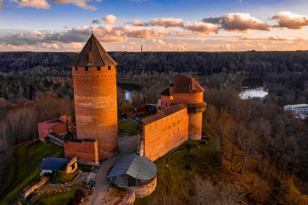 Letonya Sigulda Gün Batımında Turaida Kalesi Gauja Nehri Havadan Görülüyor — Stok fotoğraf