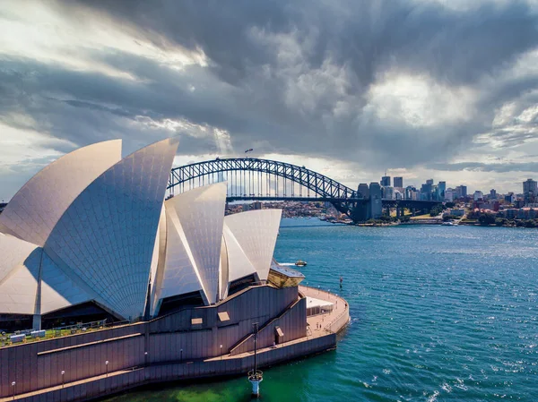 2020年6月20日 澳大利亚悉尼 从上面俯瞰悉尼市美丽的空中风景 有海港桥 歌剧院和海港 — 图库照片