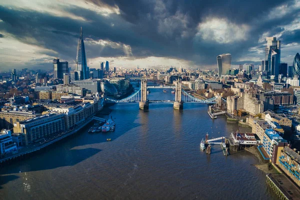 Vista Aérea Panorâmica Tower Bridge Londres Clima Tempestuoso Bonito Com — Fotografia de Stock