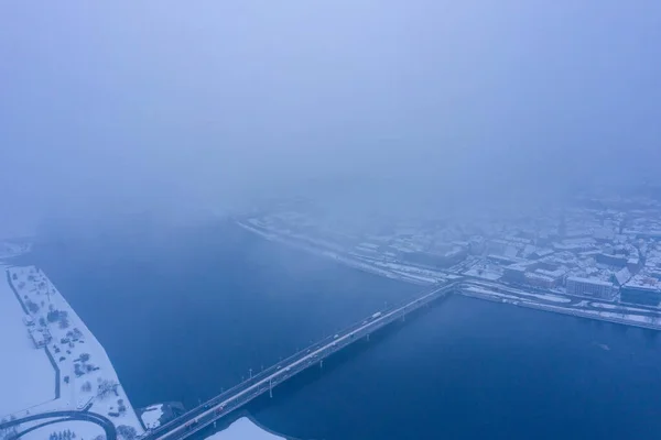 Winter Unter Den Wolken Über Riga Fliegen — Stockfoto