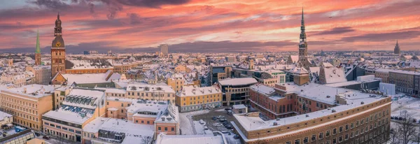 Letonya Nın Güneşli Kış Gününde Riga Eski Kasabasının Panorama Manzarası — Stok fotoğraf