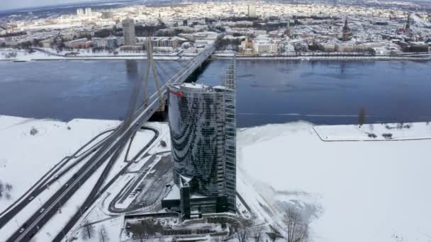 Januar 2021 Riga Lettland Luftaufnahme Des Swedbank Wolkenkratzers Riga Einem — Stockvideo