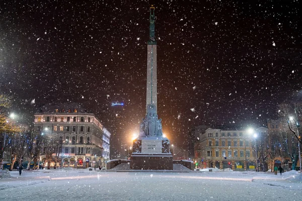 Riga Letonya Ocak 2021 Özgürlük Heykelinin Güzel Manzarası Milda Kışın — Stok fotoğraf