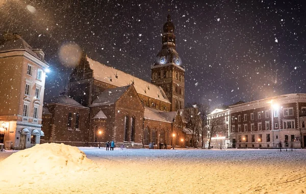 Blick Auf Die Domkathedrale Auf Dem Domplatz Der Winternacht Schnee — Stockfoto