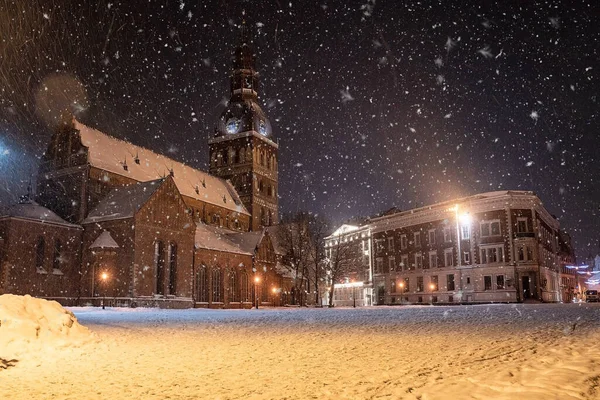 Vista Panorâmica Catedral Dome Praça Dome Durante Noite Inverno Nevando — Fotografia de Stock