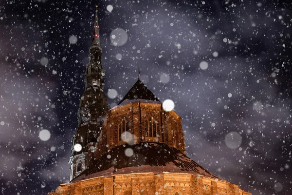 Night View Peters Cathedral Riga Latvia Beautiful Snow Old Town — Fotografia de Stock