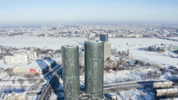 Riga Letonia Enero 2021 Edificios Multifuncionales Forma Torre Modernos Rascacielos — Vídeos de Stock
