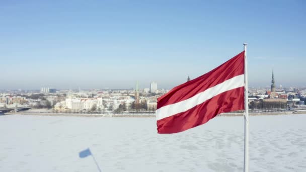 Vista Aérea Bandeira Letã Meio Capital Riga Letónia Cidade Branca — Vídeo de Stock