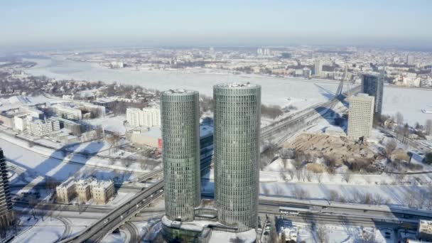 Riga Letonia Enero 2021 Edificios Multifuncionales Forma Torre Modernos Rascacielos — Vídeos de Stock