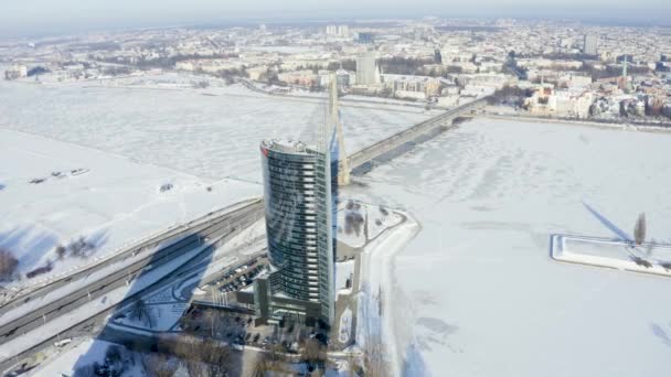 Riga Lettland Januar 2021 Multifunktionale Moderne Glashochhäuser Hauptgebäude Der Swedbank — Stockvideo