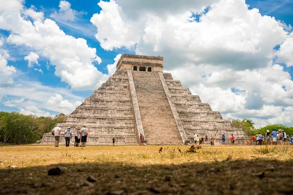 Templo de Kukulkan, pirámide en Chichén Itzá, Yucatán —  Fotos de Stock