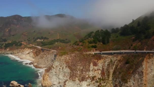 Vista Arial del puente Bixby de California en Big Sur en el Condado de Monterey — Vídeos de Stock