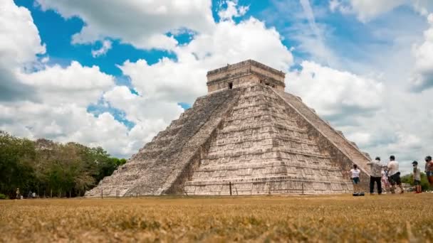 Timelapse kilátás a templom Kukulkan, piramis Chichen Itza, Yucatan — Stock videók