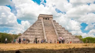 Kukulkan Tapınağı 'nın zaman çizelgesi, Chichen Itza' daki piramit, Yucatan