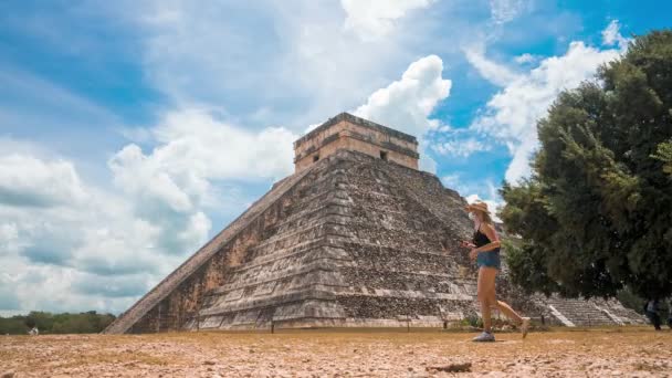 Timelapse kilátás a templom Kukulkan, piramis Chichen Itza, Yucatan — Stock videók