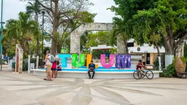 Zeitraffer-Ansicht des Tulum-Schildes in Tulum — Stockvideo