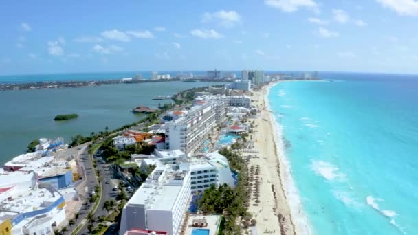 Cancún resort vista aérea. Playa Punta Norte, Cancún, México. Vista de cerca — Vídeos de Stock