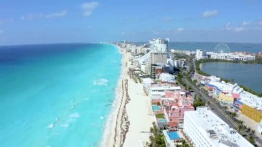 Karayipler 'in deniz yüzeyi yaz dalgaları arka planı. Egzotik su manzarası.