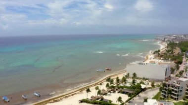 Meksika 'daki Playa Del Carmen kasabasının havadan görünüşü.
