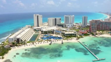 Cancun tatil köyü hava manzaralı. Punta Norte plajı, Cancun, Meksika. Görüntüyü kapat