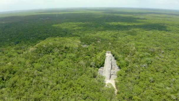 Aerial view of the Mayan pyramids in the jungle of Mexico near Coba. — Stock Video