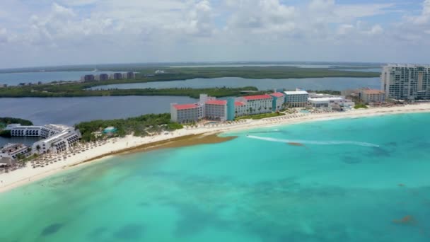 Vista aérea de la playa de una maravillosa playa del Caribe — Vídeos de Stock
