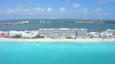 Meksika 'da Cancun, Playa Del Carmen yakınlarındaki plajların güzel hava manzarası. 