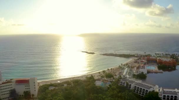 Vacker antenn utsikt över stränderna i Mexiko nära Cancun, Playa Del Carmen — Stockvideo