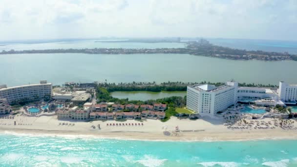 Meksika 'da Cancun, Playa Del Carmen yakınlarındaki plajların güzel hava manzarası. — Stok video