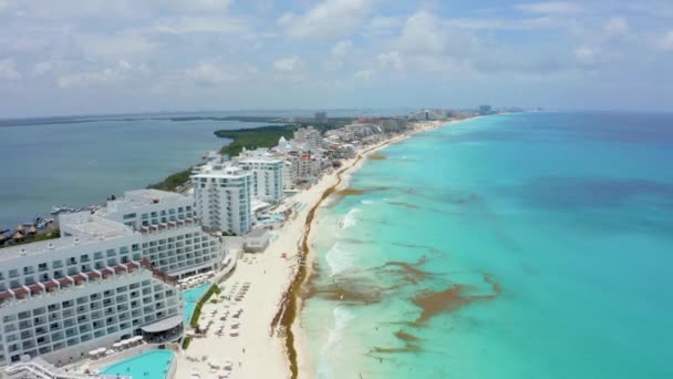 Vista Panorámica Aérea Una Maravillosa Playa Caribeña Hoteles Lujo Cancún — Vídeos de Stock